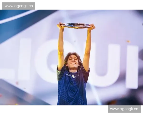 世界杯解说员独家视角揭秘：幕后故事与精彩瞬间的生动呈现